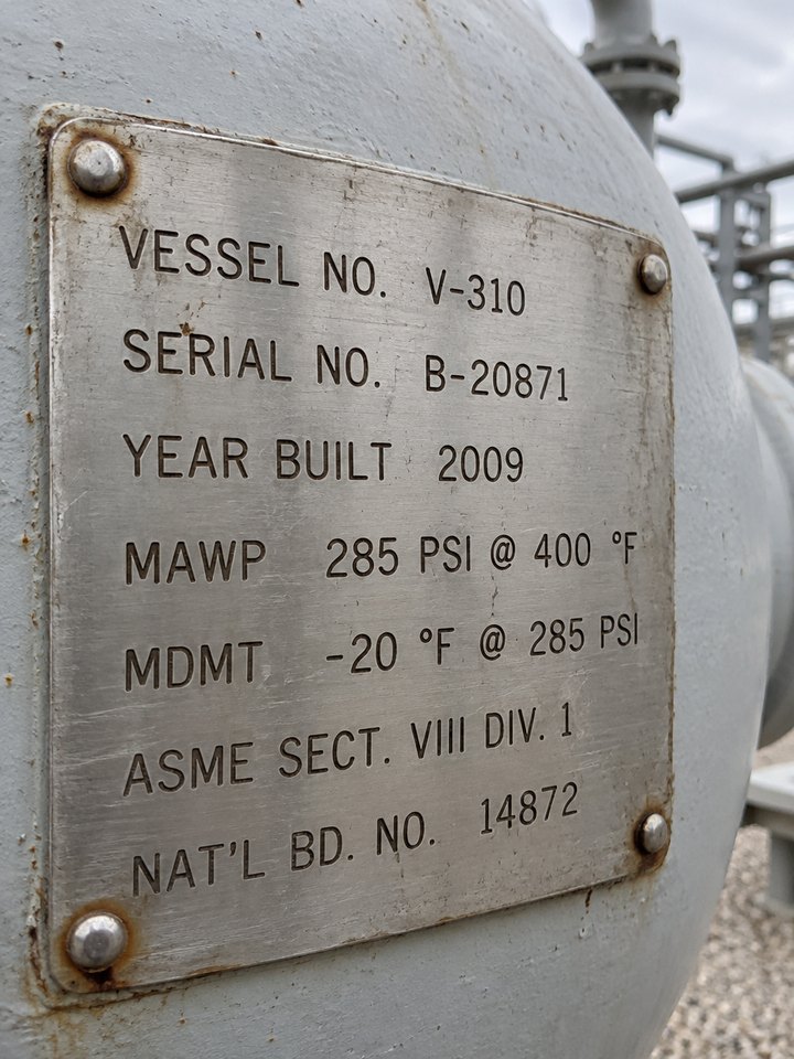 Nameplate on separator V-310